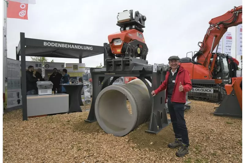 Schwabenpower ins Badener Land brachte MTS Geschäftsführer Rainer Schrode. Sein Messestand war einmal mehr Anlaufpunkt für alle Fragen rund um das professionelle Bodenmanagement und die 3D-Baustelle. Im Fokus der Produktpräsentation standen die vielseitigen Anbauverdichter. Quelle: Treffpunkt.Bau