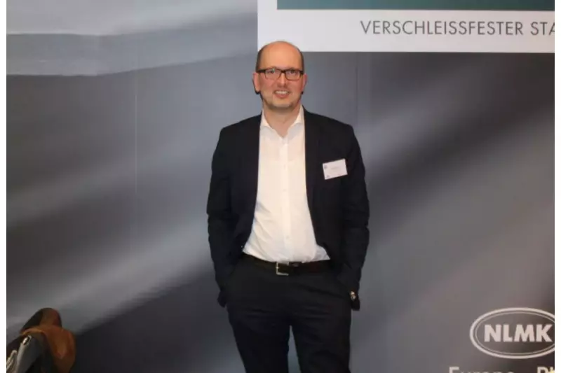 Mit Jörg Langenhuizen, Business Area Manager NLMK Deutschland, war ein Profi für hochvergütete Stähle zu Gast auf den Asphalttagen. Mit seinen Produkten deckt das Unternehmen NLMK Clabecq ein breites Einsatzspektrum ab.