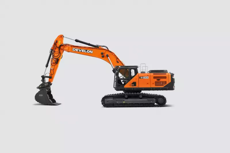 KI-gestützte Sicherheit: Die Maschine löst automatisch einen intelligenten E-Stop aus, wenn eine Person in der Gefahrenzone von 4 m erkannt wird.