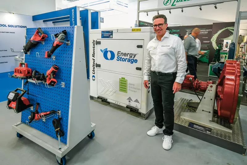 Als einer der weltweit größten Vermieter von Spezialequipment konzentrierte sich United Rentals auf der IFAT vor allem auf das Fluid Management und die temporäre Energieversorgung. Geschäftsführer Andreas Rudolf zeigte uns eine Kombination aus Batteriespeicher und elektrischer Pumpe für einen emissionsfreien Kreislauf. Quelle: Treffpunkt.Bau