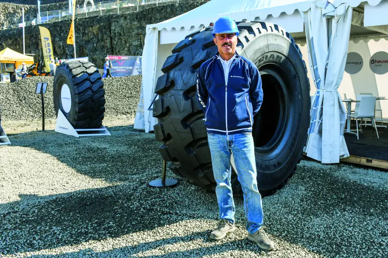 Triangle Tyre präsentierte zusammen mit seinem Vertriebspartner Heuver sein erweitertes OTR-Reifenportfolio. Schwerpunkte des Auftritts waren robuste Großreifen für Radlader, Dumper und Muldenkipper, die für maximale Schnittfestigkeit und hohe Tragfähigkeit bei Fels- und Abrasionsbelastung entwickelt wurden. Quelle: Treffpunkt.Bau