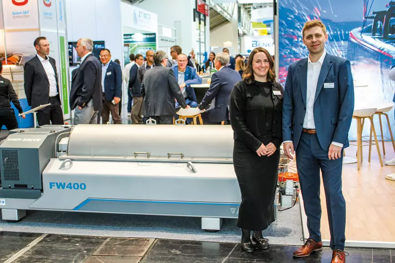 Der Flottweg FW400 HTS Dekanter arbeitet mit einer erhöhten Trommeldrehzahl für eine verbesserte Fest-Flüssig-Trennung. Dank modularer Bauweise ist er flexibel einsetzbar bei hohen Feststoffanteilen und verfügt über ein besonders wartungsfreundliches Design, wie uns Lena Qusous und Michael Nettinger mitteilten. Quelle: Treffpunkt.Bau
