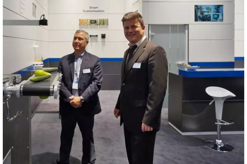 Motec ist spezialisiert auf kamerabasierte Assistenzsysteme. Über die neusten Entwicklungen informierten uns Waldemar Marchetti (l.), Regional Sales Manager / AMETEK Brazil, und Torsten Külpp, Key Account Manager Agriculture.