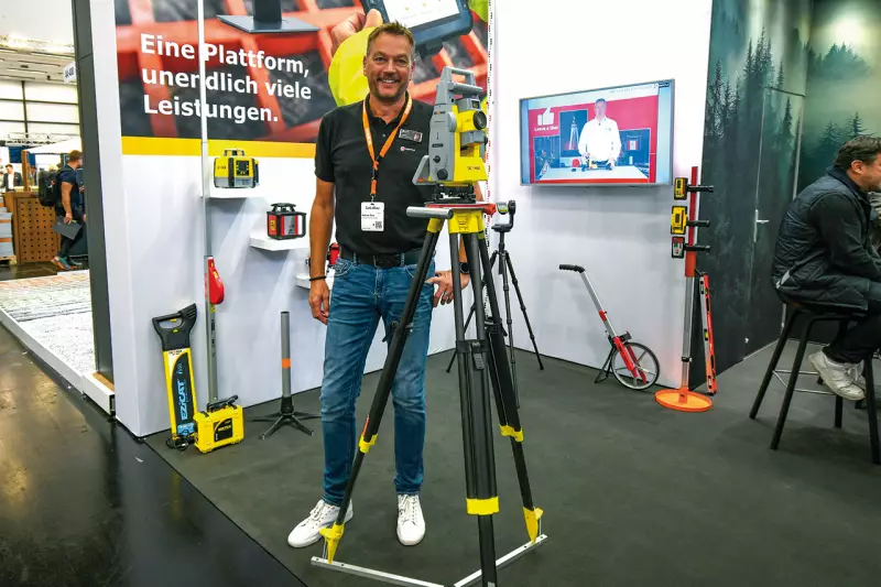 Vom Metermaß bis zu GPS-Vermessungsprodukten reicht das Sortiment des Handels- und Herstellerhauses Gottlieb Nestle. Vertriebsleiter Andreas Kern zeigte uns die Neuheiten und Highlights von GeoMax Positioning. Quelle: Treffpunkt.Bau