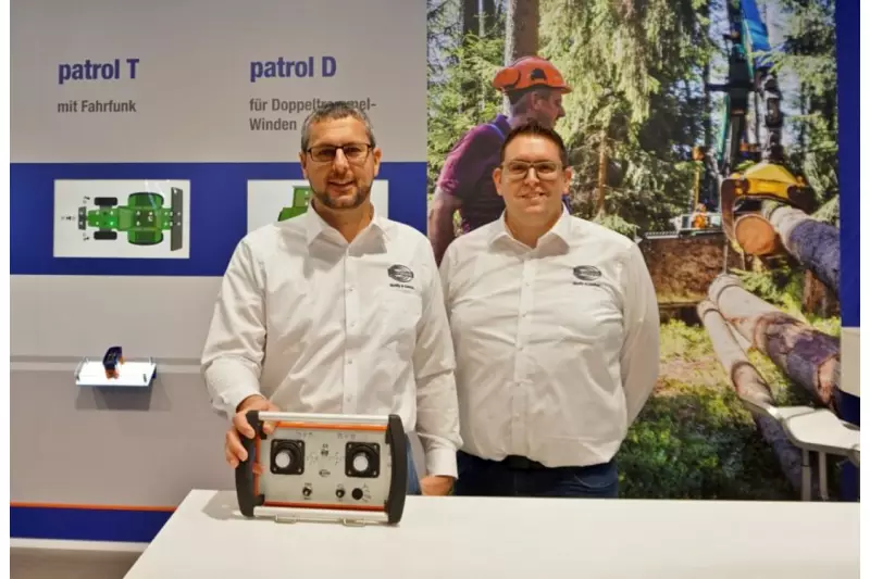Funkfernsteuerung für (fast) alle Fälle gibt es bei HBC Radiomatic. Wir sprachen mit Peter Pfanz (l.), Vertrieb Deutschland, und Philipp Eisemann, Technical Sales.