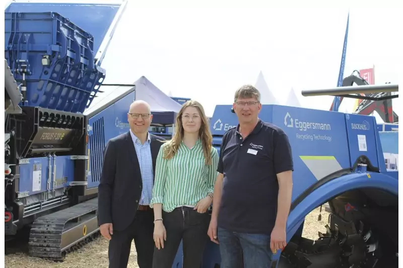 Für die Eggersmann Recycling Technology war es der erste Auftritt auf der RATL. (V.l.) Roland Merla, GEFA Bank Firmenkundenberater, Jenna Pleye, Vertriebsinnendienst Eggersmann, und Stefan Siefken, Vertriebsaußendienst Eggersmann. Sie zeigten u. a. einen 