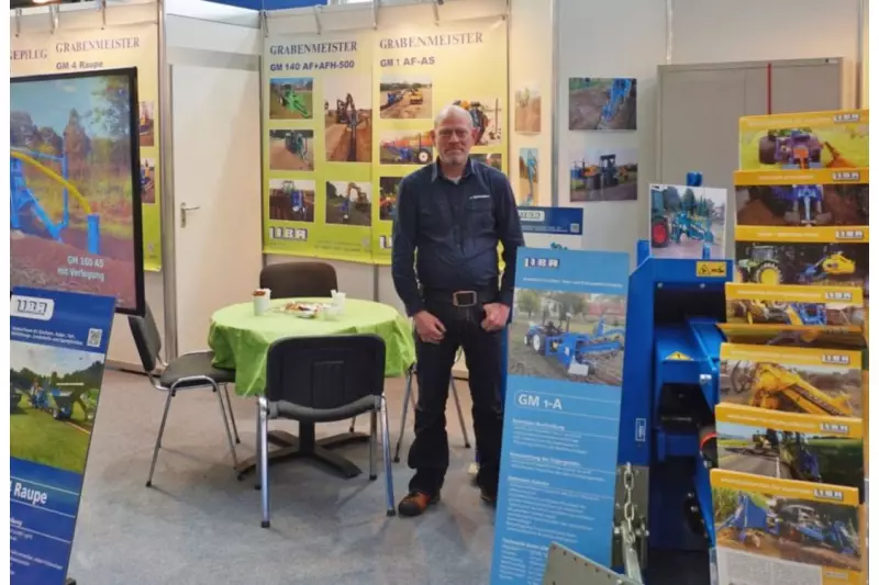 Seit 1964 steht der Markenname „Grabenmeister“ für technisch anspruchsvolle und ausgereifte Grabenfräsen, die Lingener Baumaschinen weltweit vertreibt. Alle Vorteile und Einsatzmöglichkeiten kennt Stefan Schnieders, Service.