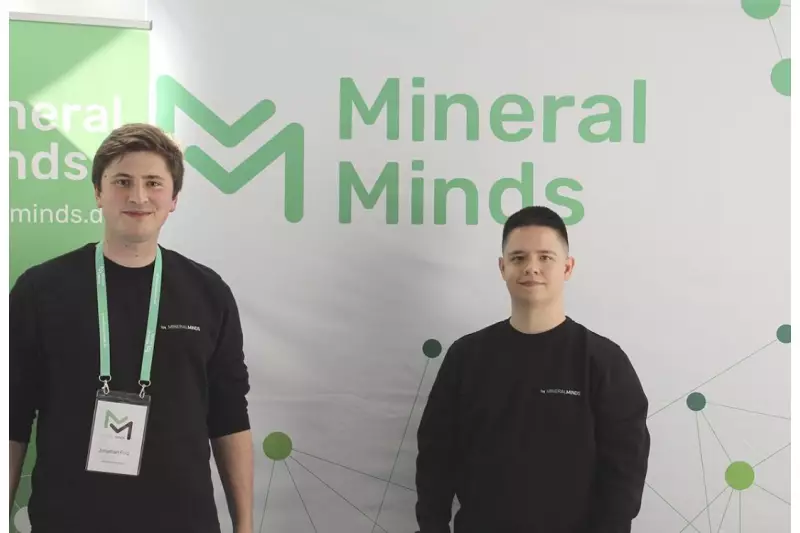 Mineral Minds ist ein junges, unabhängiges Technologieuternehmen aus Stuttgart, das sich zum Ziel gesetzt hat, die Bau-, Ver- und Entsorgungsbranche in einem unabhängigen Netzwerk zusammenzubringen. Wie das funktioniert, erklärten (v.l.) Jonathan Fritz, und Leandro Goncalves, Vertriebsaußendienst BW. Quelle: Treffpunkt.Bau