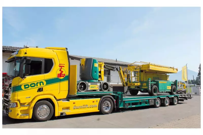 Auch verfügbar sind Lkw-Arbeitsbühnen, mit denen man Höhen bis zu 45 m erreichen kann.