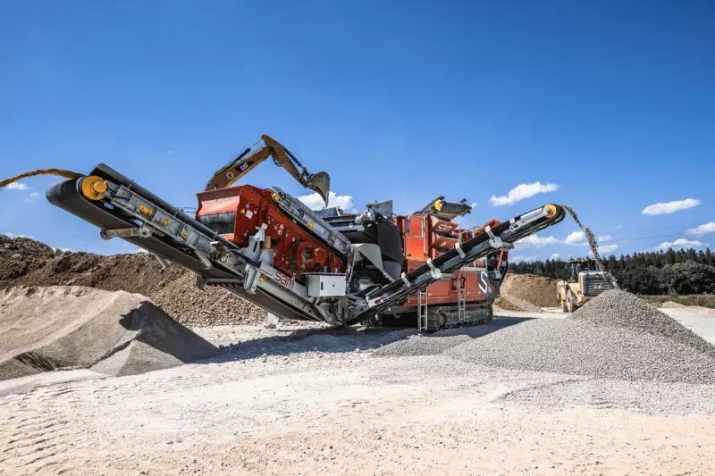 Allseits bekannt: die Prallmühle mit Doppeldeck von SBM. Als Messeneuheit stellt der Hersteller nun auch den Backenbrecher Jawmax 200 mit Doppeldeck vor.