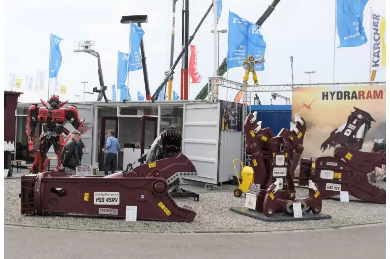 Einen starken Auftritt lieferte einmal mehr Hydraram. Blickfang am Messestand waren neben den mächtigen Abbruchmaschinen die prächtigen Transformer-Figuren.