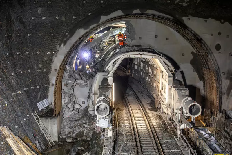Tunnel Enlargement System – Durchbruch im
Fachinger Tunnel.
