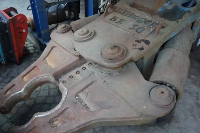 Diese Ellinger BZ30 Zange aus vergangenen
Zeiten arbeitet seit über 30 Jahren zuverlässig
im Mietpark.