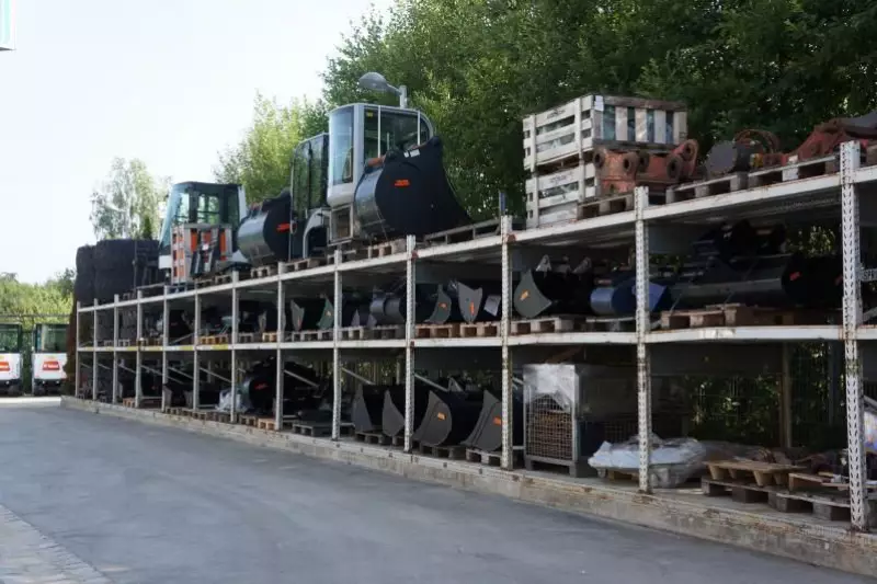 Schnellwechsler und Tieflöffel von Qilquick und
Rädlinger gehören zum EMB Sortiment