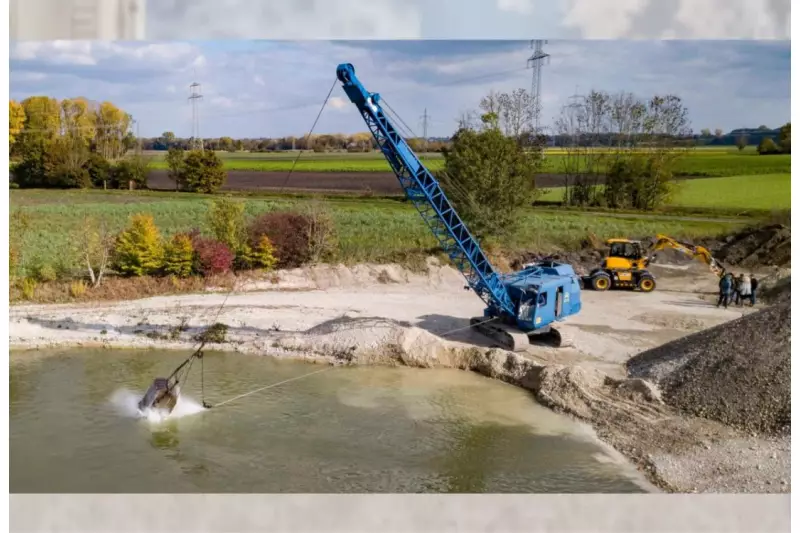 Oldie but a Goldie: Der gründlich überholte Menck M90 der Firma Huber Kieswerke läuft noch immer wie eine Eins und leistet wertvolle Dienste in der Kiesgewinnung.