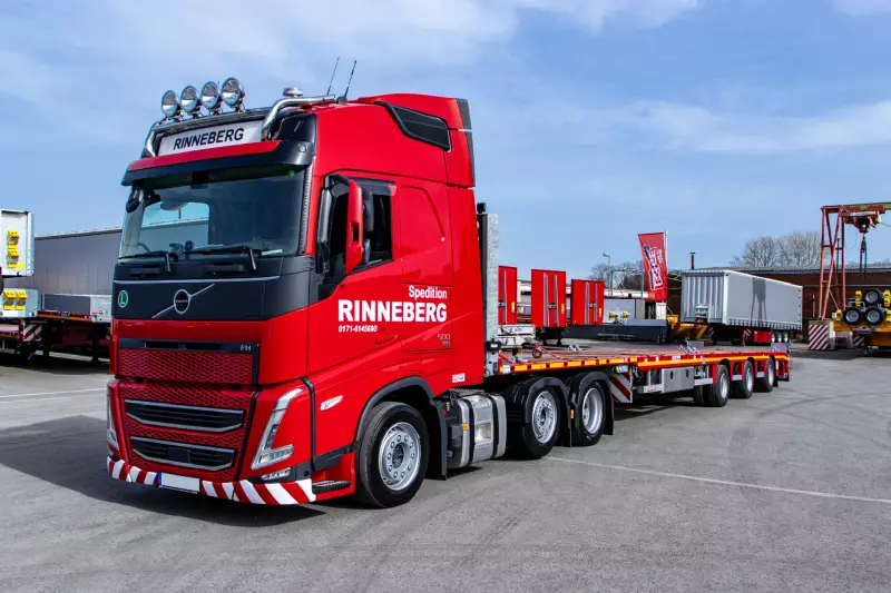 Das Unternehmen ES-GE hat der Spedition Rinneberg einen komplett abgestimmten Sattelzug aus dem eigenen Fahrzeugbestand übergeben. Das Gespann aus Volvo FH 510 6x2T VLA und MAX Trailer MAX210 Telesattel Megatrailer war kurzfristig verfügbar und kann ohne zusätzlichen Integrationsaufwand eingesetzt werden. Damit setzen beide Unternehmen ihre langjährige Zusammenarbeit fort, die sowohl das Mietgeschäft als auch den Fahrzeugkauf umfasst.