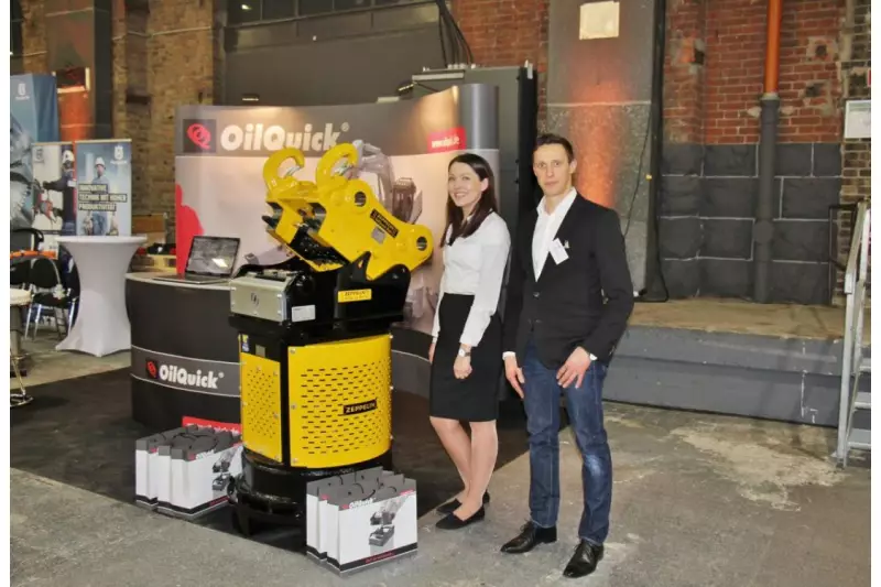 Anna Betz, Vertrieb Oilquick, und Stefan Schauer, Geschäftsführer Oilquick, zeigten als „Gold Sponsor” der Fachtagung Abbruch, welche Vorteile vollautomatische Schnellwechselsysteme bieten.