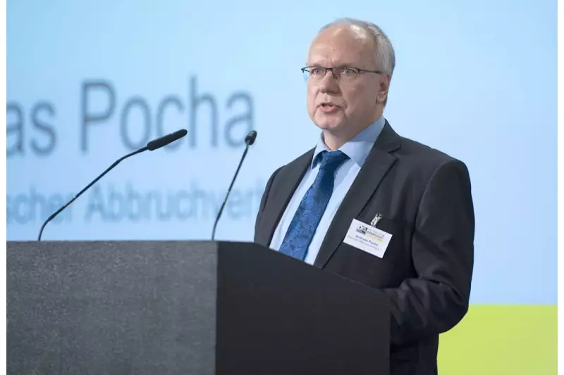 Laut Andreas Pocha, dem Geschäftsführer des Deutschen Abbruchverbandes, ist die Branche gut gerüstet für die Herausforderungen der Kreislaufwirtschaft. In der Begrüßungsrede erklärte er, dass bereits 90 % aller Bauabfälle wiederverwertet werden. Quelle: Jens Jeske