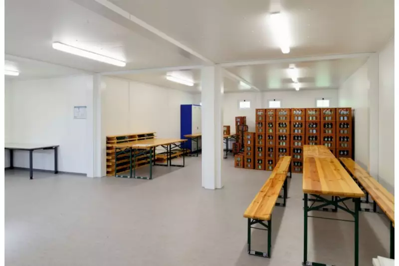 Als separates Gebäude wurde ein eingeschossiges Lagergebäude erstellt. Es besteht aus 10 FAGSI Pro Basic Containern und bietet auf insgesamt 188 qm viel Platz.