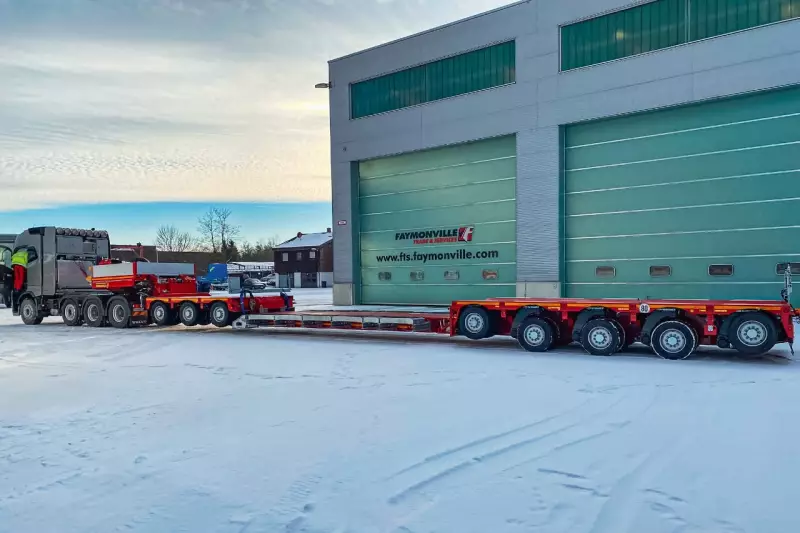 Der VarioMAX in 2.850 mm Grundbreite ist ausgelegt als Baggerbrücken-Variante für den Transport von Baumaschinen. Maximale Flexibilität erreicht Mayerhofer dadurch, dass das 6.870 mm Bett um weitere 3.110 mm teleskopierbar ist.