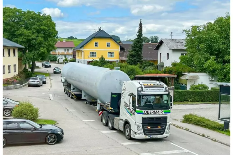 Mit einer Gesamtlänge von 30 m war die Durchfahrt durch einige Ortschaften anspruchsvoll.