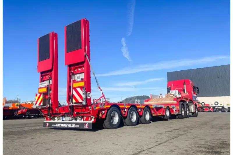 Der 4-Achs MultiMAX ist mit hydraulisch gelenkten Achsen ausgestattet, die das Fahrzeug überaus wendig machen.