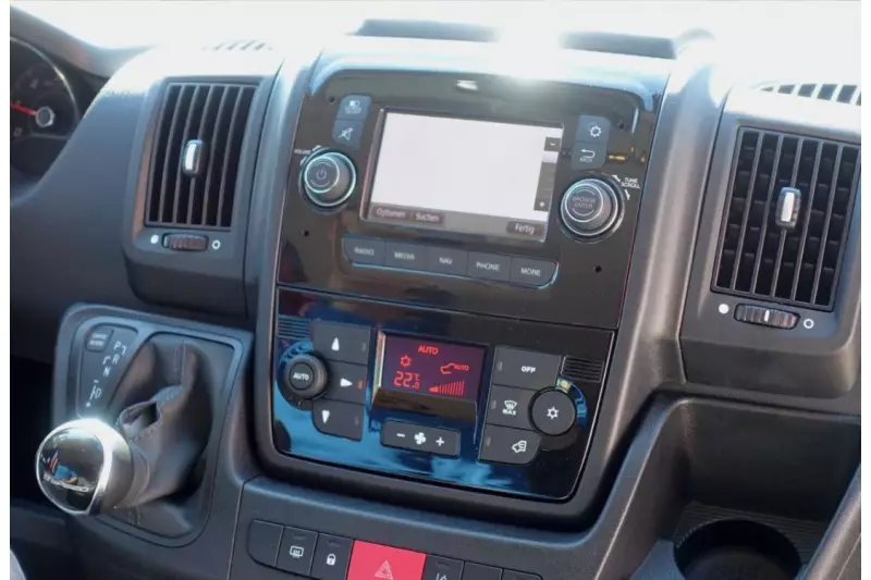 Weniger ist manchmal mehr. Die Mittelkonsole punktet besonders durch das große Touchdisplay und eine intuitive Menüführung.