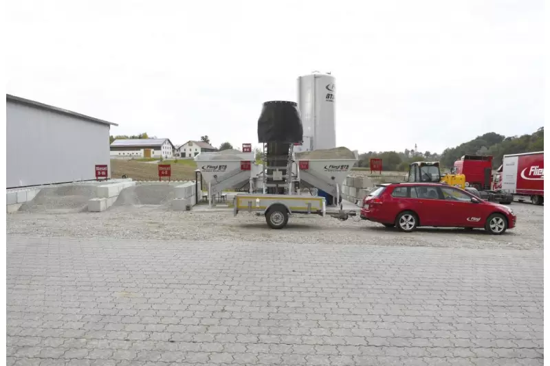 Fertig zum Zapfen. Eine der ersten Betontankstellen der neuen Generation 4.0 steht im oberbayerischen Kastl im Hof des Fliegl Agro-Center.