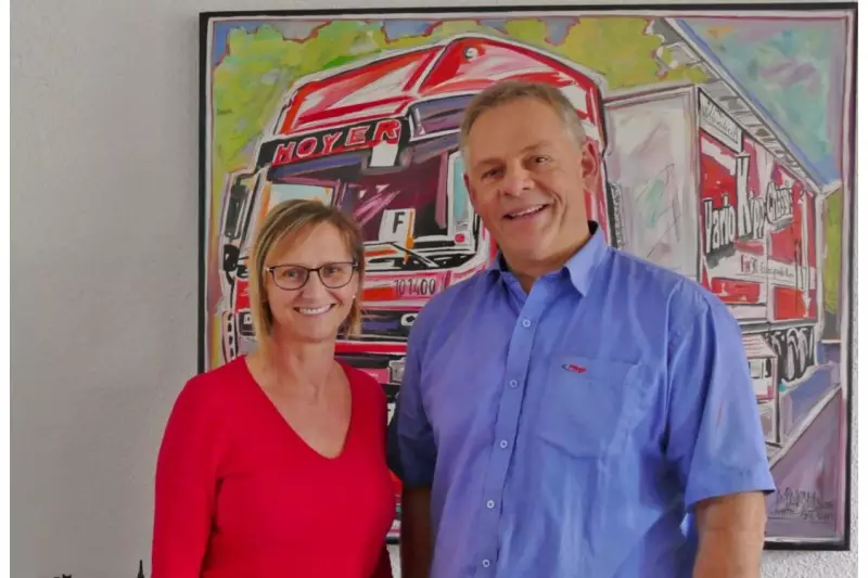 Seit fast drei Jahrzehnten privat und beruflich ein Team: Margit und Helmut Fliegl steuern gemeinsam das Unternehmen. „Meine Frau macht das Büro, ich kümmere mich um die Produktion.“ So einfach und bodenständig fasst Helmut Fliegl das Erfolgsrezept der Eheleute zusammen.