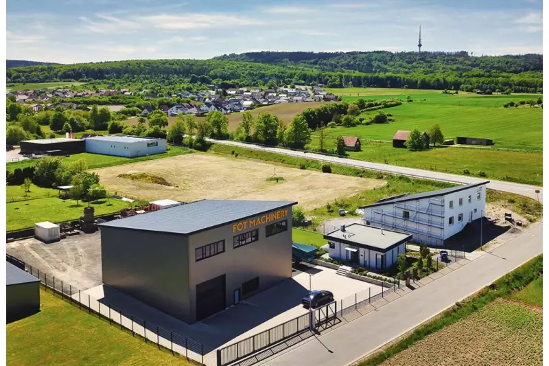 Fot Machinery existiert seit 2012. Das Familienunternehmen hat seinen Sitz in Willebadessen.