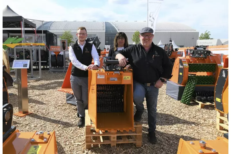 Die Terra-Star Separator-Technologie stand im Mittelpunkt des Messeauftritts der Firma Wolf. Wir sprachen mit Michael Wolf (l.), Fertigungsleitung, Sabine Schnatz, Assistenz der Geschäftsleitung, sowie Jürgen Wolf, Geschäftsführer und Inhaber. Quelle: Treffpunkt.Bau