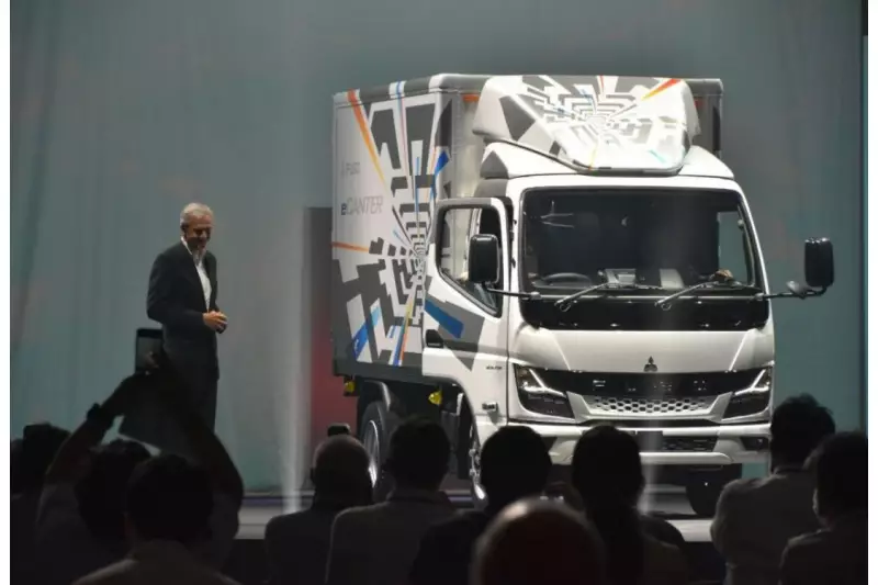 Karl Deppen, Vorstandsmitglied Daimler Truck und Head of Truck Asia, bei der Weltpremiere des neuen FUSO eCanter in Japan.