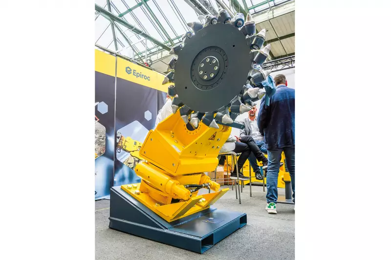 Effizienz, Lärmminderung und digitale Flottensteuerung waren die zentralen Themen bei Epiroc. So verfügen die optimierten Hydraulikhämmer der HB-Serie über ein integriertes Schall- und Vibrationsschutzsystem. Das digitale Management-Tool InSite informiert in Echtzeit, wie effizient ein Werkzeug genutzt wird, und warnt vor Fehlbedienungen. Quelle: Treffpunkt.Bau