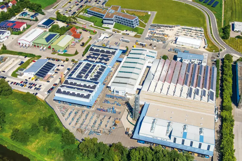 Geda investiert massiv in den Standort Deutschland. Das neue Verwaltungsgebäude (oben im Bild) in Asbach-Bäumenheim bietet auf 6.000 m² Platz für rund 220 Mitarbeiter und umfasst zudem das Betriebsrestaurant.
