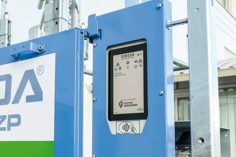 Die IoT-Box Premium ist die smarte Erweiterung für Geda-Transportbühnen. Sie vernetzt die Aufzüge mit der digitalen Plattform Geda Central. Ein Alleinstellungsmerkmal mit hohem Anwendernutzen ist das offene System, das Daten barrierefrei nutzbar macht.