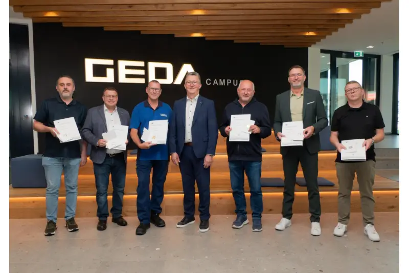  V. l. n. r.: Stefan Munk (25 Jahre), Dominik Feldner (25 Jahre), Ralf Gottwald (40 Jahre), Johann Sailer, Dietmar Mayer (40 
Jahre), Stefan Schweitzer(25 Jahre), Thomas Hillenbrand (25 Jahre) 
