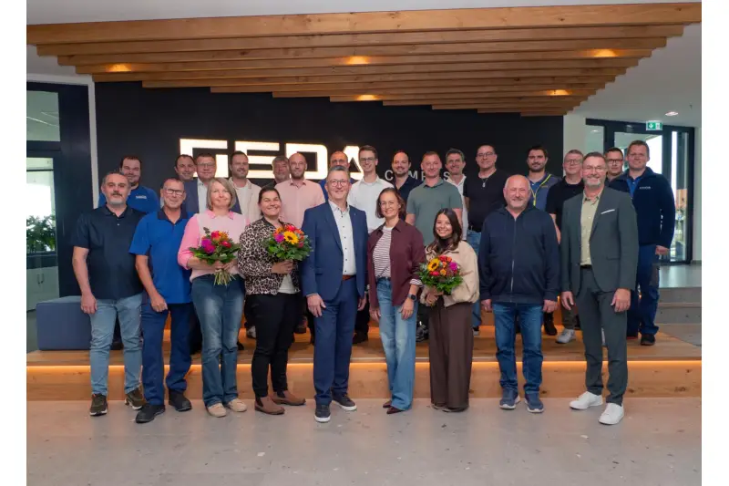V. l. n. r.:  
Vordere Reihe: Stefan Munk, Ralf Gottwald, Tatjana Renner, Ramona Smital, Johann Sailer, Sigrid Sailer, Jasmin Quaiser, Dietmar 
Mayer, Stefan Schweitzer 
Hintere Reihe: Sebastian Lenk, Patrik Bachmann, Dominik Feldner, Stefan Schmalbach, Alexander Höchstötter, Matthias Sinning, 
Nikolai Ufimcev, Patrick Schröttle, Jeremy Lacher, Damian Wisniewski, Heinrich Rauter, Alfred Haslinger, Michael Landes, Thomas 
Hillenbrand, Matthias Mayer, Andreas Fritz 
