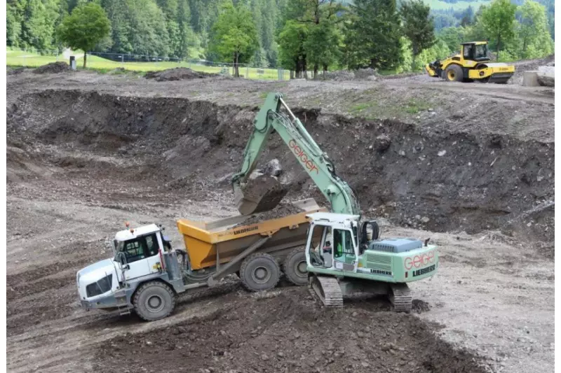 Bis heute wurden rund 500 Lkw-Ladungen mit ca. 18.000 Kubikmetern Material bewegt.