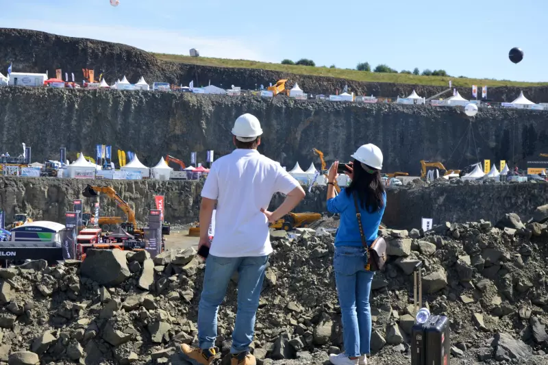 Ein Foto wert: Das Ambiente der XXL-Demomesse ist einzigartig.