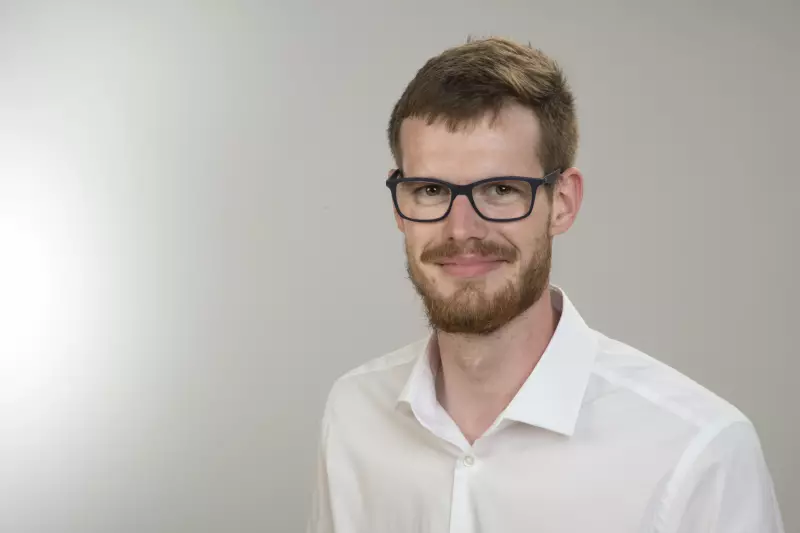 „Gerade in schwierigen Zeiten ist es für die Firmen notwendig, die eigene Leistungsfähigkeit zu zeigen“, sagt Messechef Dominik Rese. Mit seinem Team konnte er 328 Ausstellende mit über 400 Marken für die steinexpo 2026 gewinnen – und damit den großen Erfolg von 2023 toppen.