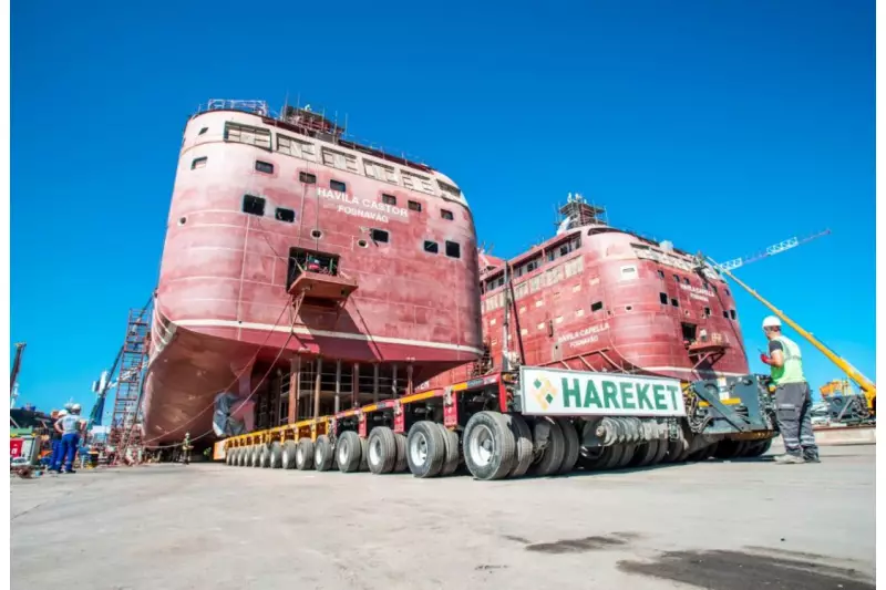 Langsam schiebt sich der Goldhofer-Selbstfahrer unter den 6.200 t Koloss.