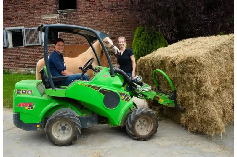 Nicole und Julia Greb setzen bei der Fütterung auf den e5.	