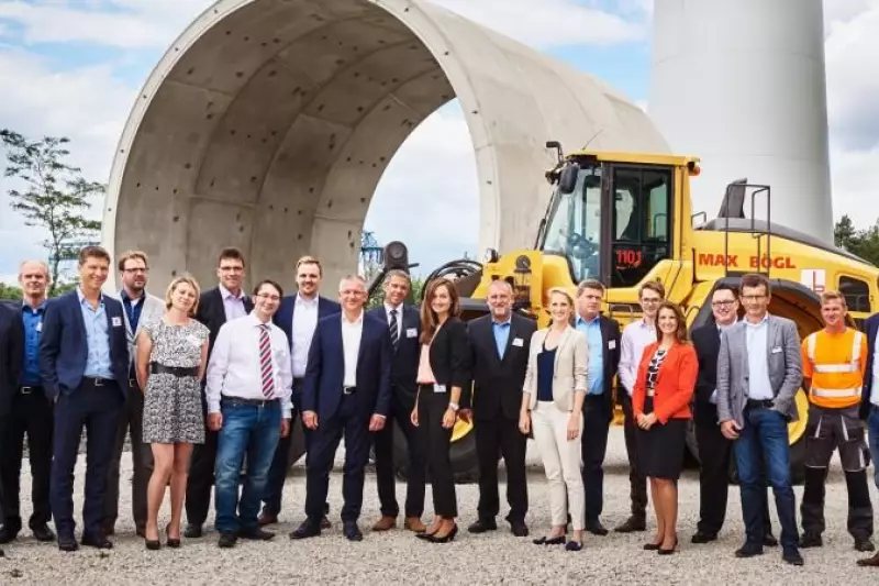 Die Mitglieder des neugegründeten „Concept Cab Clusters“:  Im Fokus des Netzwerks steht die Entwicklung einer Konzeptkabine, die 2016 auf der Bauma in München erstmals präsentiert wird.