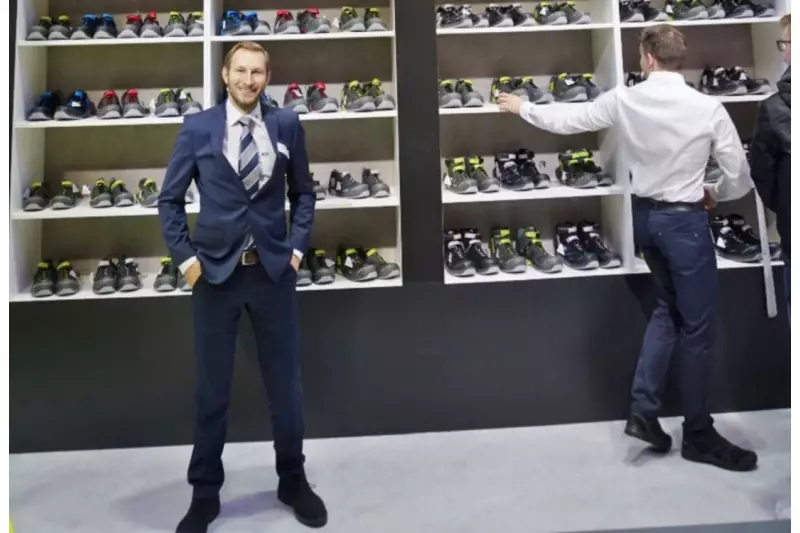 „Heroes Wear Haix“ ist ein Slogan der Spezialisten für innovative Funktionsschuhe. Das riesige Sortiment im Blick und alle Informationen parat hat Dominik Schleidgen, Leitung internationale Marketingkommunikation bei Haix.