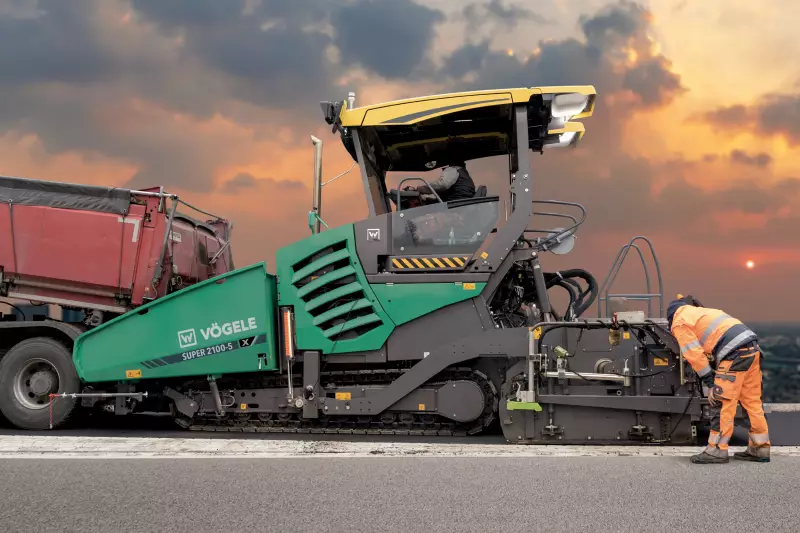 Vögele bringt die neueste Strich-5-Fertigergeneration erstmalig nach Nordamerika.