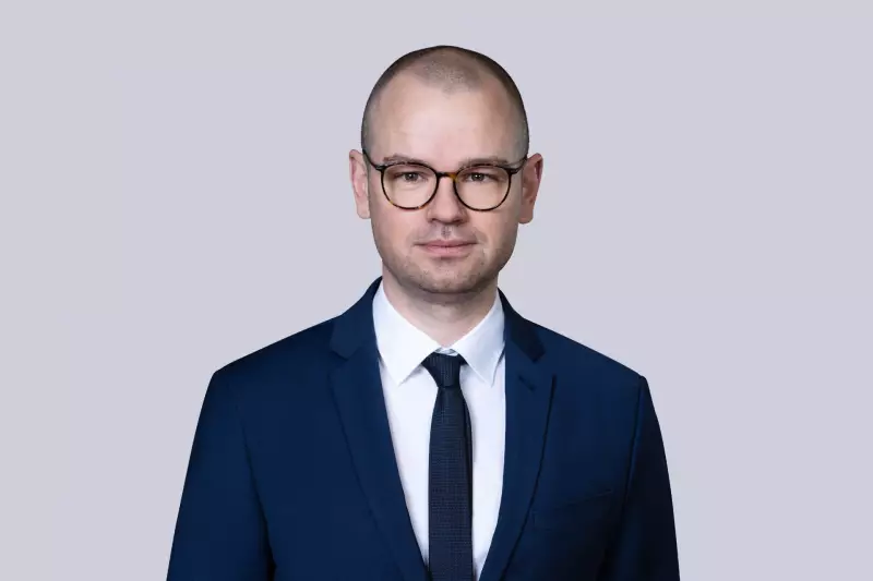 BAUINDUSTRIE-Hauptgeschäftsführer Tim-Oliver Müller begrüßt die verteidigungspolitischen Akzente im Bundeshaushalt 2027, fordert jedoch deutlich steigende und preisbereinigte Investitionen in Verkehrsinfrastruktur und Wohnungsbau.