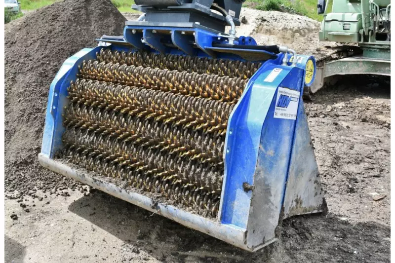 Einmalig: Siebsterne aus gelbem Polyurethan. Das Material gibt einem kräftigen Druck mit der Hand nach, widersteht den Siebstrapazen jedoch laut Hersteller um ein Vielfaches länger als Metall.
