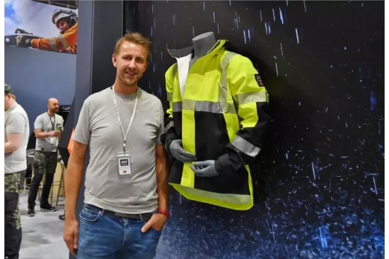 „Wir setzen die Trends“, sagt Michael Uhl, Global Marketing Director bei Helly Hansen. Die Ideen dazu liefern 55.000 Professionals, vom Bohrinselarbeiter bis zum Flugretter, die ihre Kleidung Tag für Tag maximal fordern.