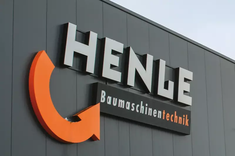 Henle Baumaschinentechnik stellt seit 1981 Anbaugeräte für Baumaschinen her und verknüpft Tradition mit Innovation. Neueste Produktgruppe sind die QCprotect Schnellwechsler. Quelle: Michael Schulte