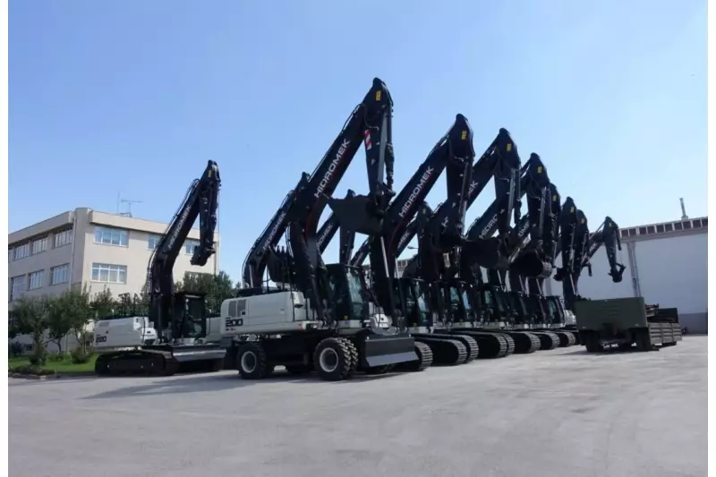 Zur Abholung bereit: Die neuen Hidromek-Radbagger warten auf ihren Einsatz in mehr als 80 Ländern weltweit.